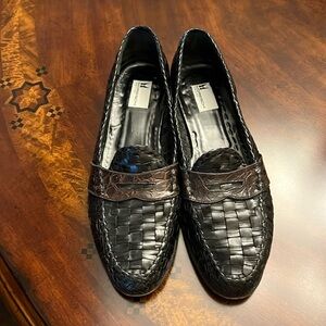 Moreschi men’s woven Italian leather with crock accent loafer.
